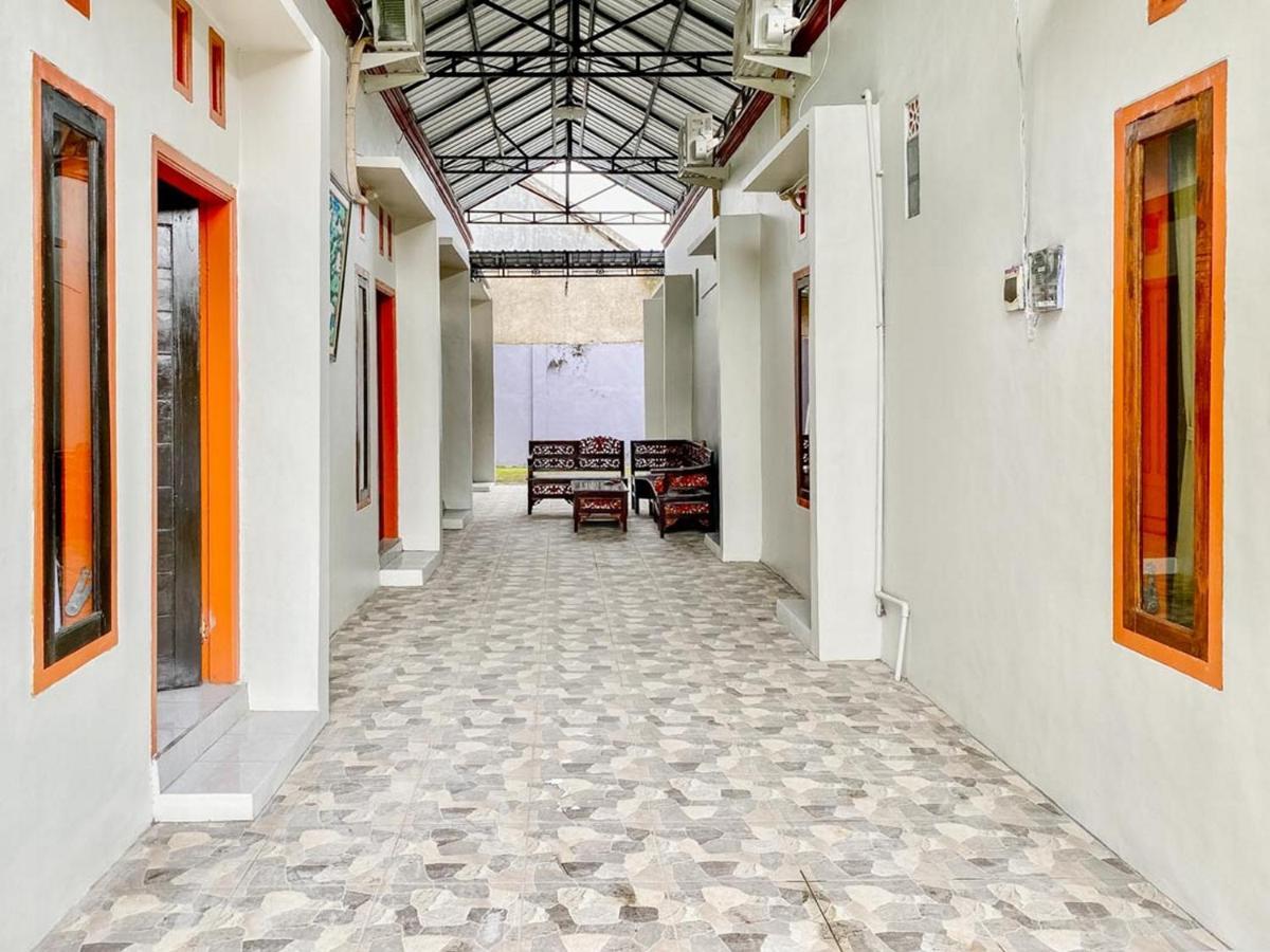 Griya Asri Syariah Mitra Reddoorz Hotel Rogojampi Eksteriør billede