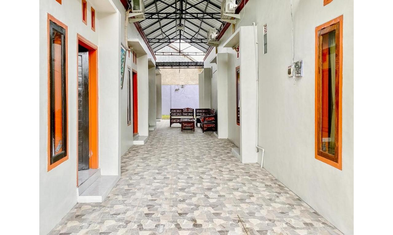 Griya Asri Syariah Mitra Reddoorz Hotel Rogojampi Eksteriør billede