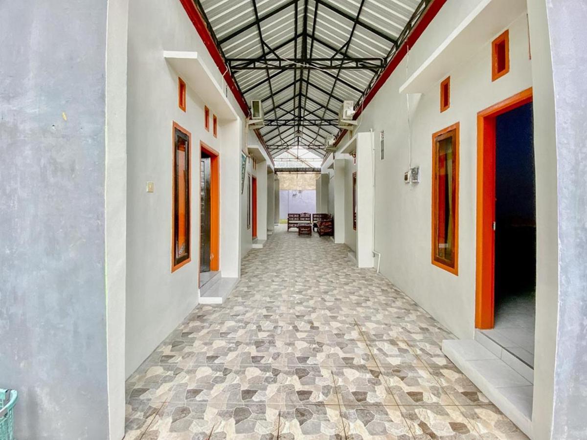 Griya Asri Syariah Mitra Reddoorz Hotel Rogojampi Eksteriør billede